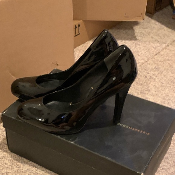 BCBGMAXAZRIA black patent size 7 pumps - Picture 2 of 8